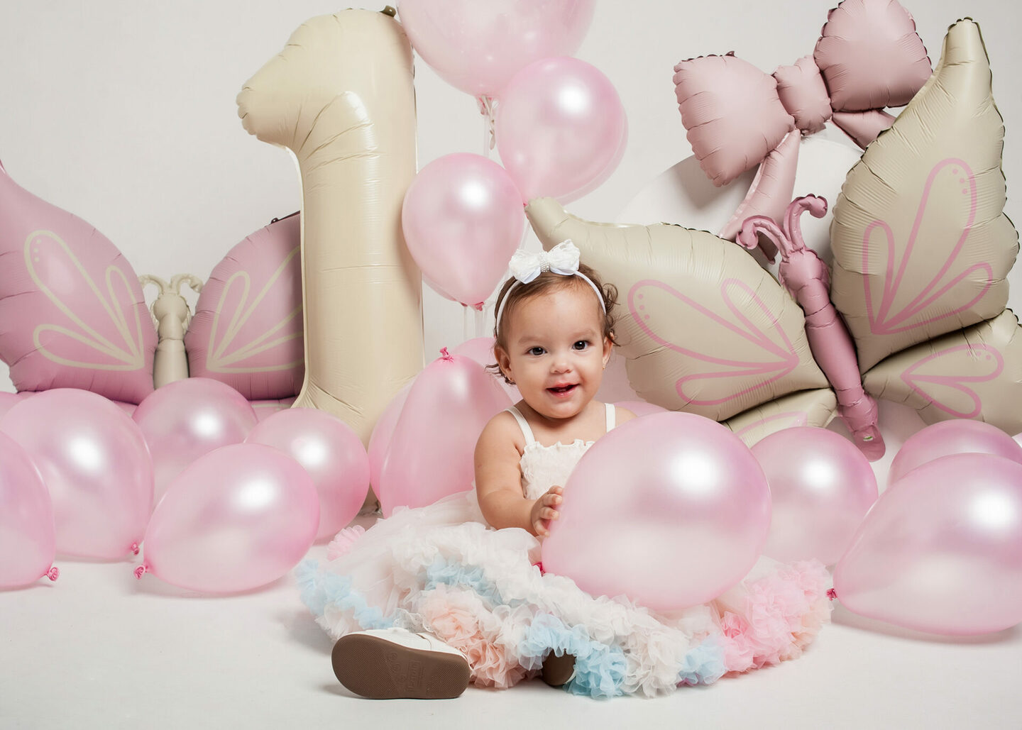 Maria Adelle 1 Aninho |  Cenário Neutro